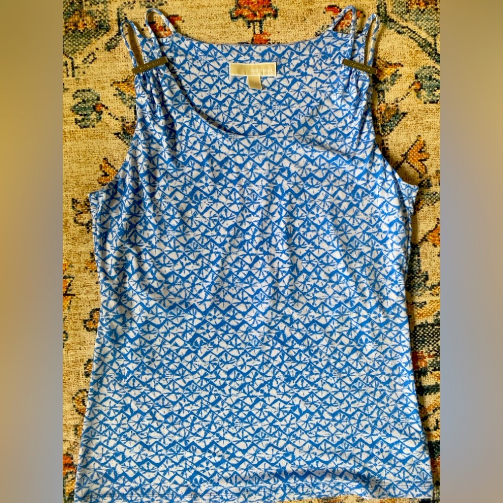 Sleeveless MK shell patterned blouse